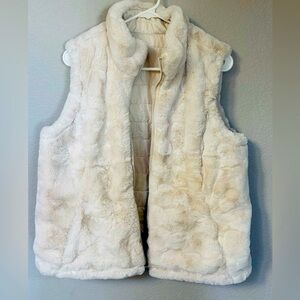 Never Been Worn- Cream Faux Fur Reversible Women’s Vest.